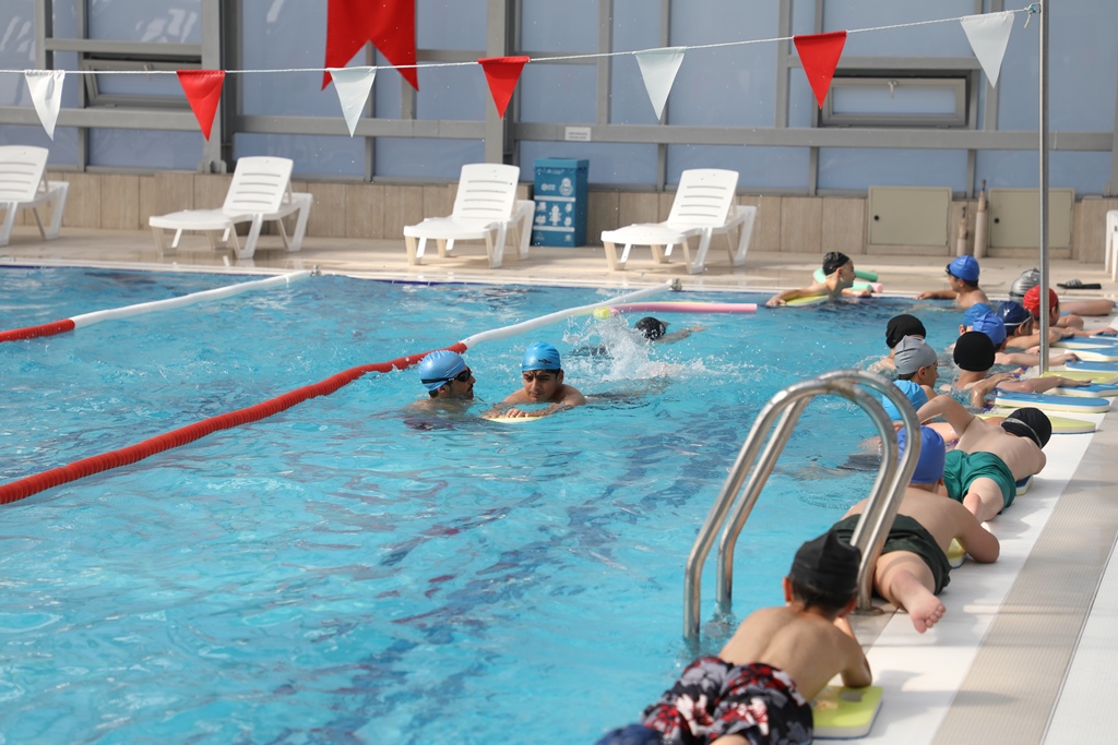 İnegöl’de yüzme kurslarında ilk dönem eğitimleri sürüyor İnegöl’de yüzme kurslarında ilk dönem eğitimleri sürüyor