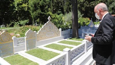 Cumhurbaşkanı Erdoğan anne ve babasının mezarını ziyaret etti