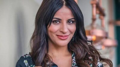 Göğüs dekoltesine ilginç sansür!