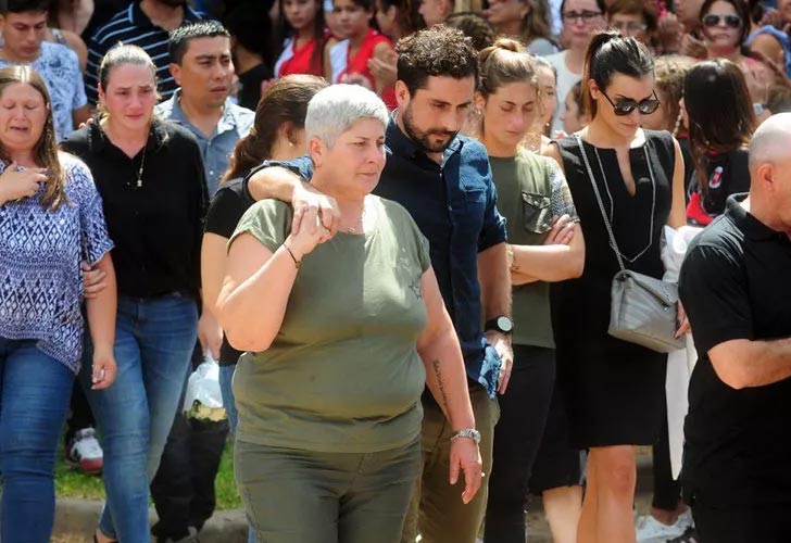 Kazada ölen futbolcunun kız kardeşi intihar etti