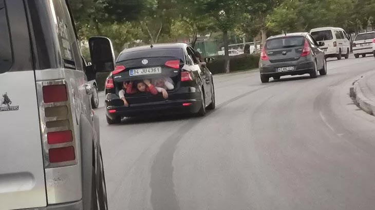 Trafikte kaydedildi! Bagajda tehlikeli yolculuk Trafikte kaydedildi! Bagajda tehlikeli yolculuk