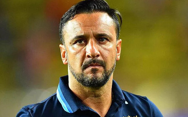 Elindeki oyuncuların performanslarını yükseltemeye çalışan Vitor Pereira, yönetime transferde acele