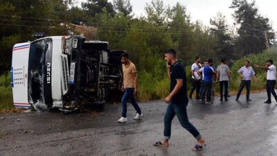 Mevsimlik işçileri taşıyan kamyonet devrildi! Çok sayıda yaralı var