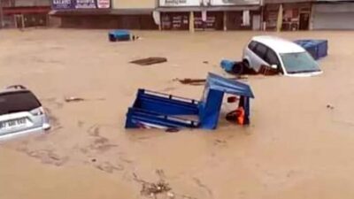 Zonguldak’ta sel! Çok sayıda dükkan ve araç sular altında kaldı
