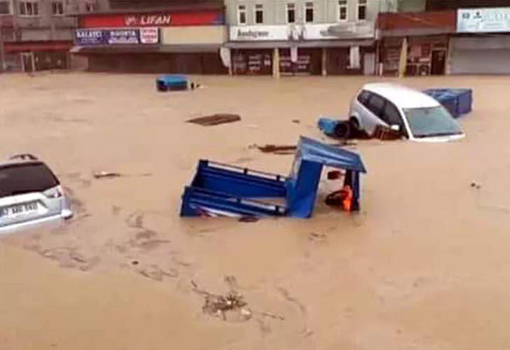 Zonguldak’ta sel! Çok sayıda dükkan ve araç sular altında kaldı