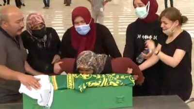 Annesi tarafından öldürülen kadın ve çocukları toprağa verildi!