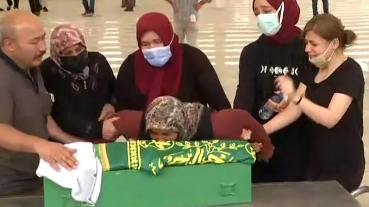 Annesi tarafından öldürülen kadın ve çocukları toprağa verildi!