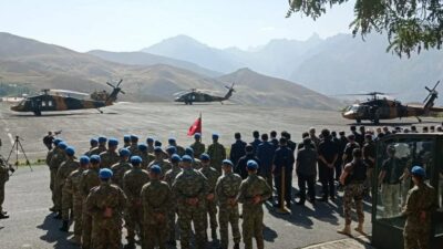 Şehit askerler için tören