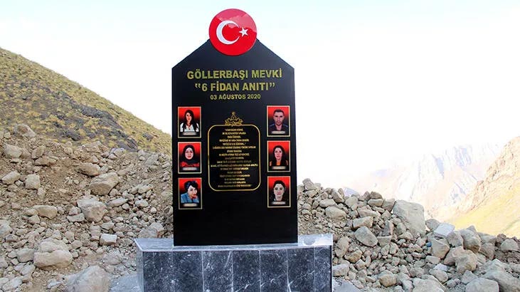 Kazada hayatını kaybeden 6 kişi için askerler anıt yaptı