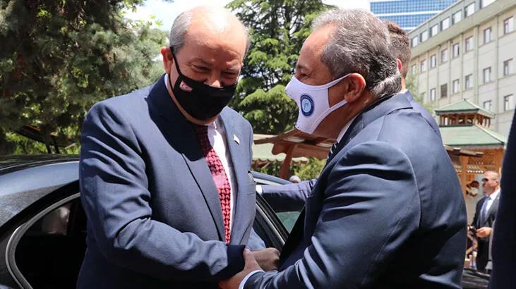 Ersin Tatar’dan, Rum çetesinin 3 ağabeyini şehit ettiği Bilim Kurulu üyesine ziyaret