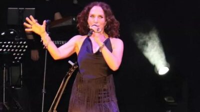 Sertab Erener: Maskelerinizi çıkarmayın!