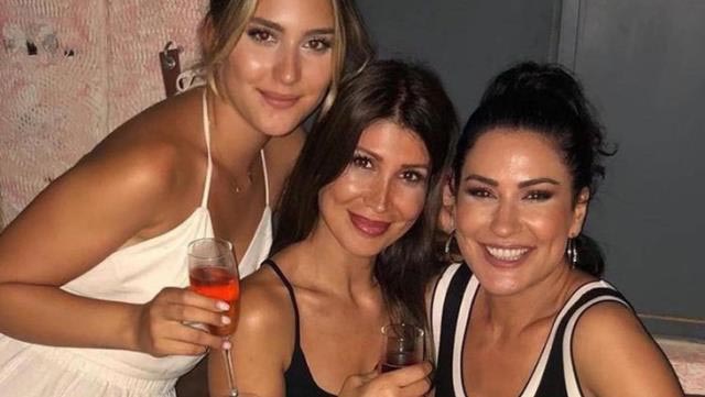 İclal Aydın kızı ve kardeşiyle poz verdi! Sosyal medya yıkıldı