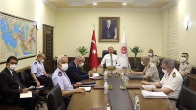 Bakan Akar’dan komutanlarla toplantı