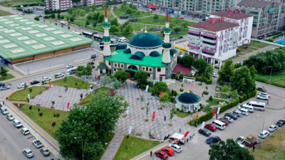 Camilere Osmangazi eli değiyor