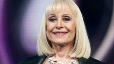 Sevenlerini yasa boğdu! Ünlü şarkıcı yaşamını yitirdi