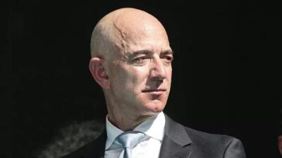 Jeff Bezos görevinden ayrıldı