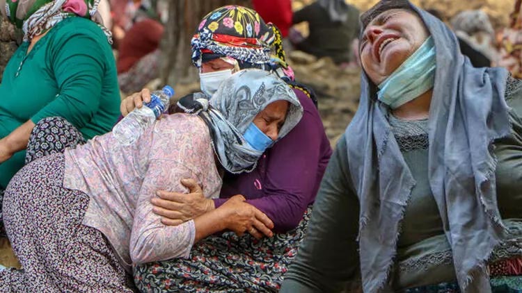 Manavgat’taki yangında can veren Kardaş çiftine gözyaşlarıyla veda