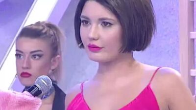 ‘Bakireyim’ notuyla hamilelik testini paylaştı!