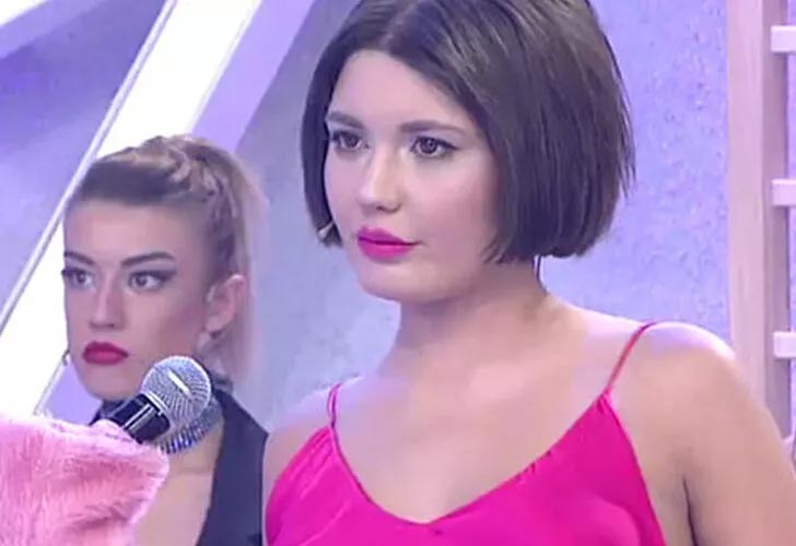 ‘Bakireyim’ notuyla hamilelik testini paylaştı!