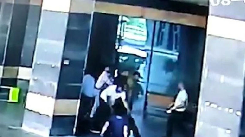 Doktorların yumruklu kavgası kamerada Doktorların yumruklu kavgası kamerada