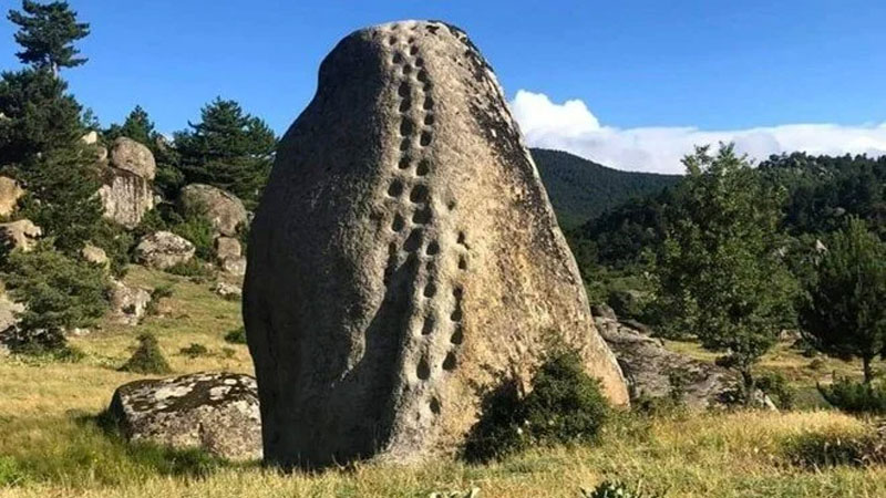 Görenler şaşırıyor! 21 basamaklı kaya…