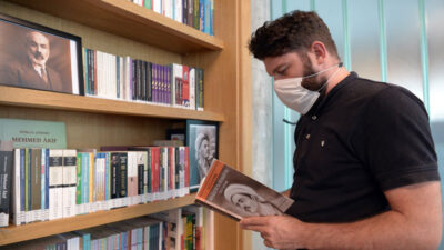 Osmangazi kütüphanelerine anlamlı köşe