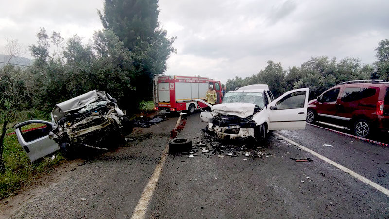 Bursa’daki korkunç kazadan acı haber! Ölü sayısı arttı Bursa'da hafif ticari araç ile otomobilin çarpışması sonucu yaralanarak hastanede