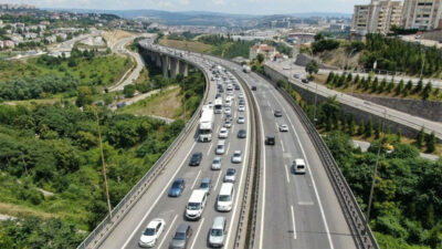 Bayram dönüşü zincirleme kaza! Kilometrelerce kuyruk