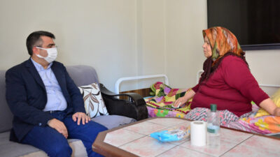 Başkan Yılmaz’dan Münevver Teyze’ye bayram ziyareti