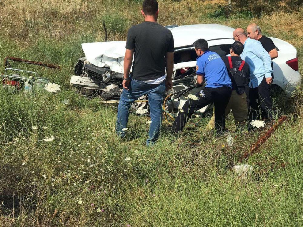 Bursa’da korkutan kaza! Bu araçtan sağ çıktılar…