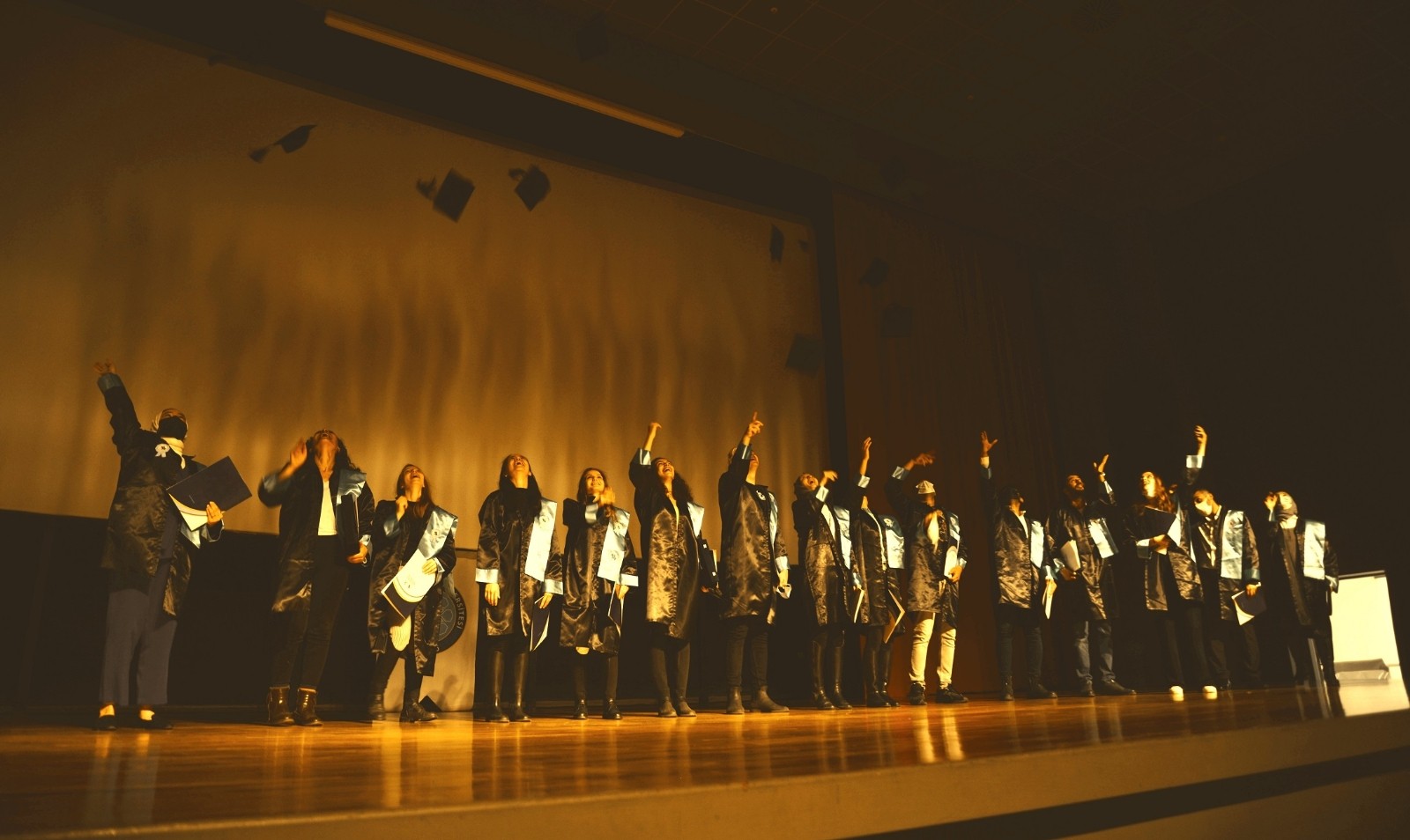 Atçılık meslek yüksekokulunda mezuniyet sevinci Atçılık meslek yüksekokulunda mezuniyet sevinci