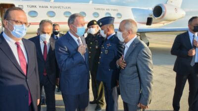 Bakan Akar, Bursa’da ’Darbeler ve Terörizm’ konulu seminere katıldı