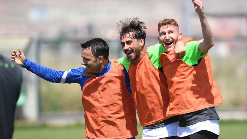 Bursaspor'un Afyonkarahisar kampında Tango rüzgarı esiyor... Yeni sezon hazırlıklarını sürdüren