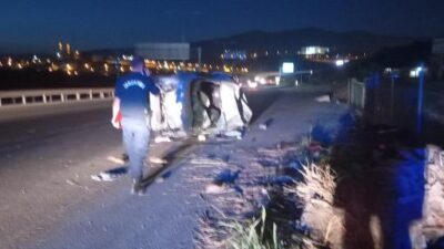 Bursa’da bariyere çarpan otomobil takla attı: Yaralılar var