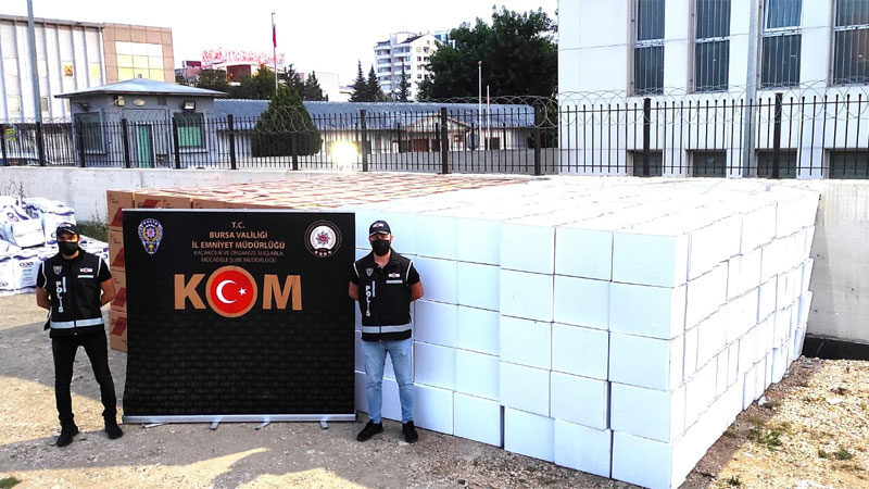 Bursa'da düzenlenen operasyonda 9 milyon 400 bin kaçak makaron ele