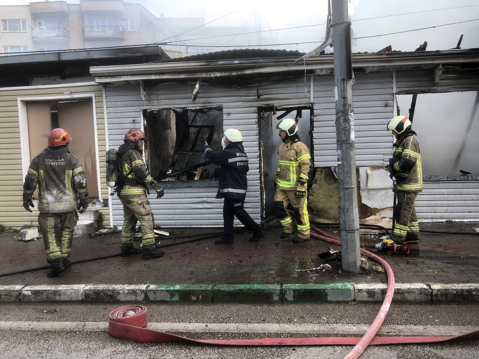 Bursa’da 3 ev küle döndü