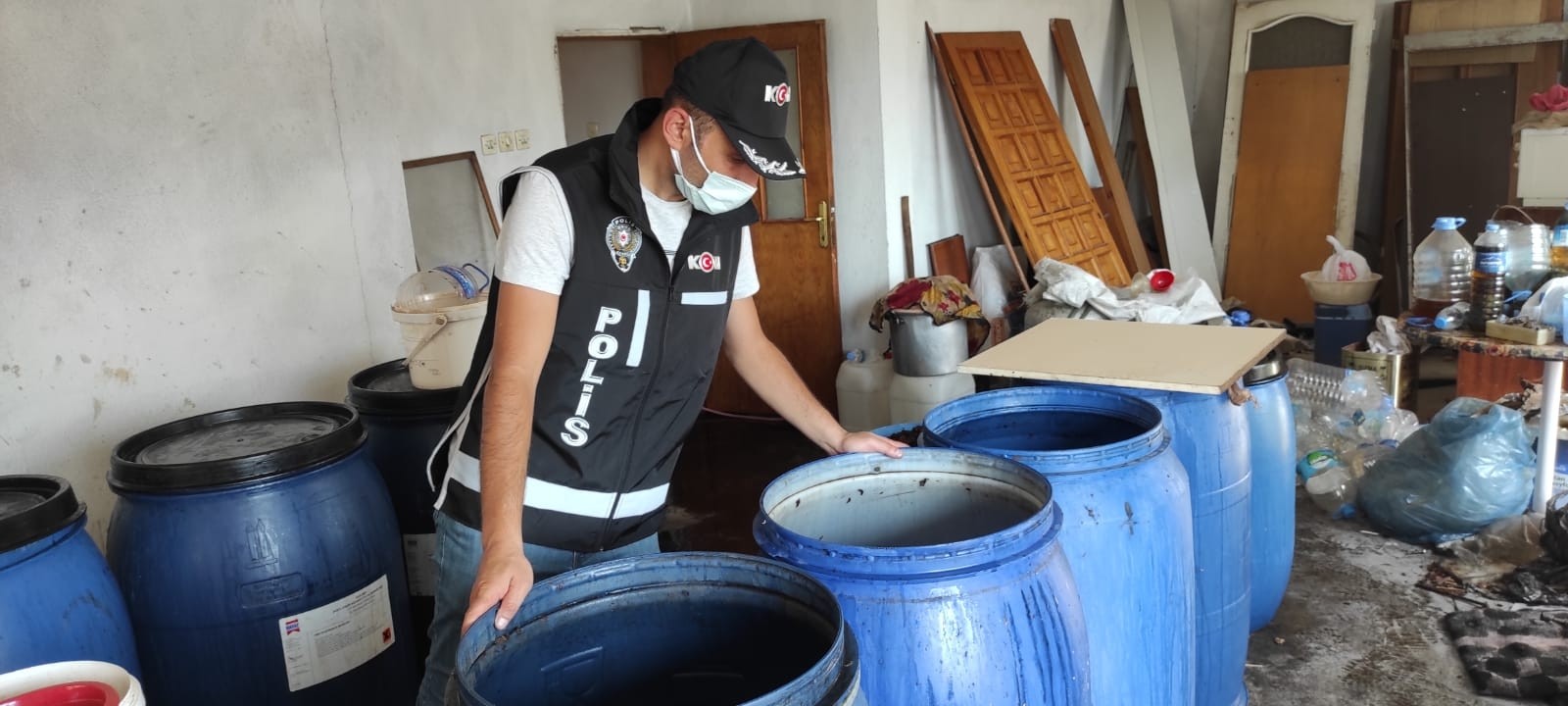 Bursa’da kaçak içki imalathanesine şok baskın
