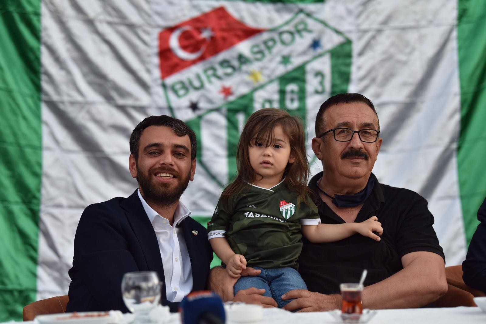 Bursaspor camiası Emin Adanur’dan sürpriz bekliyor Bursaspor camiası Emin Adanur’dan sürpriz bekliyor