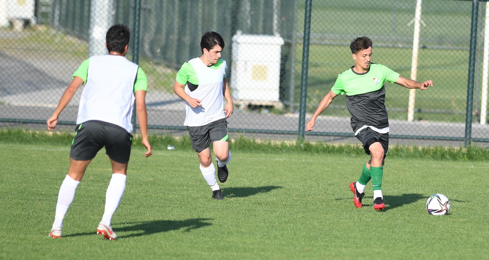 Bursaspor kendi arasında hazırlık maçı yaptı Bursaspor kendi arasında hazırlık maçı yaptı