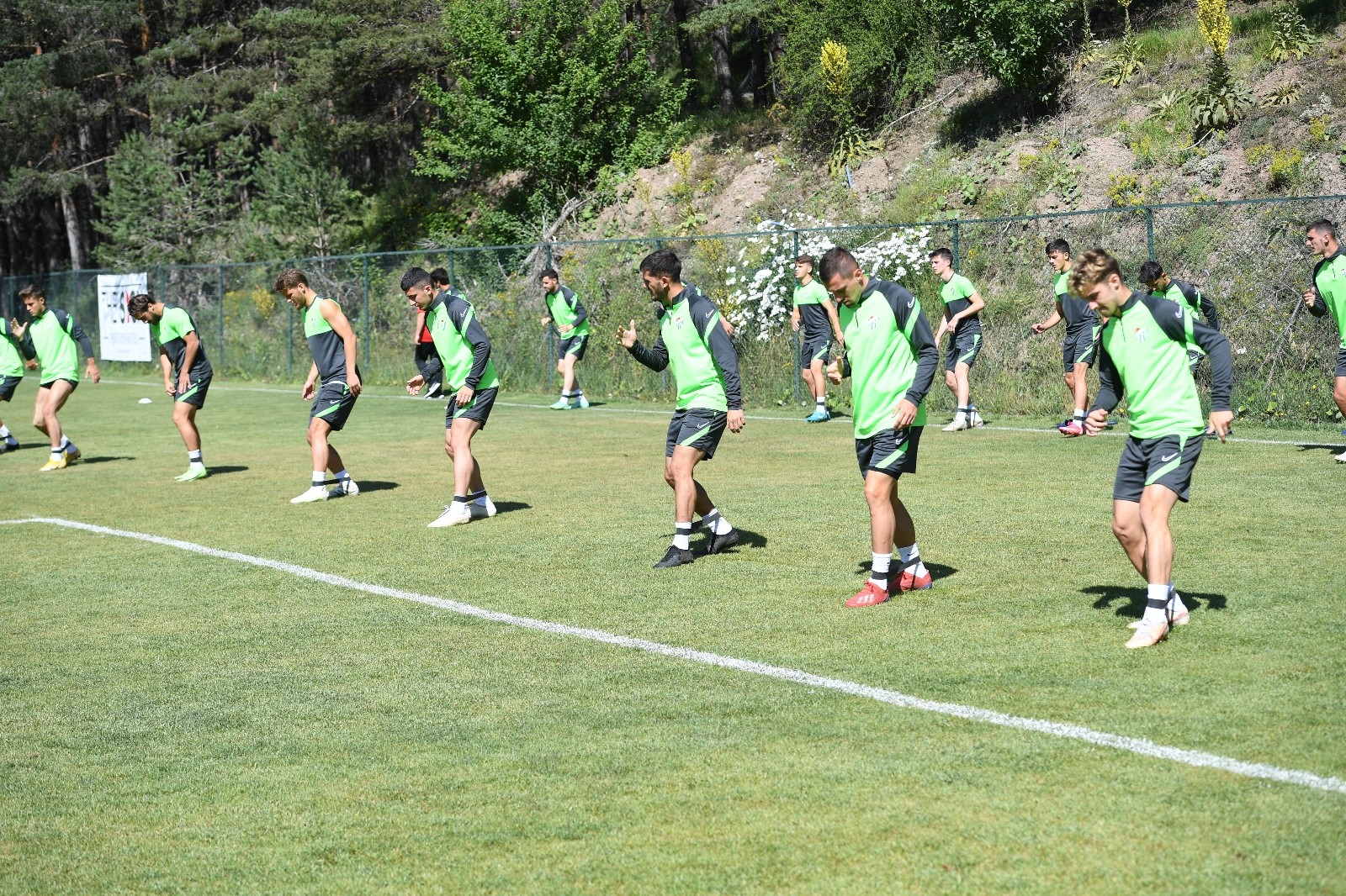 Timsah yeni sezona ağır antrenmanlarla hazırlanıyor Timsah yeni sezona ağır antrenmanlarla hazırlanıyor