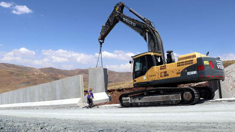 Sınıra 295 kilometrelik duvar! Kaçak geçişleri önleyecek