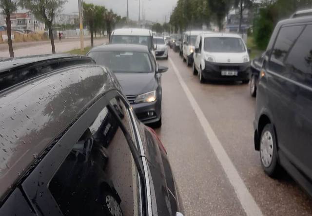 Bursa’nın tıkanan yoluyla ilgili iki kritik çağrı!