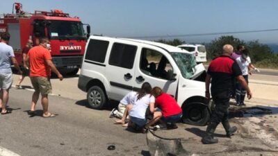 İki araç çarpıştı: 2 ölü