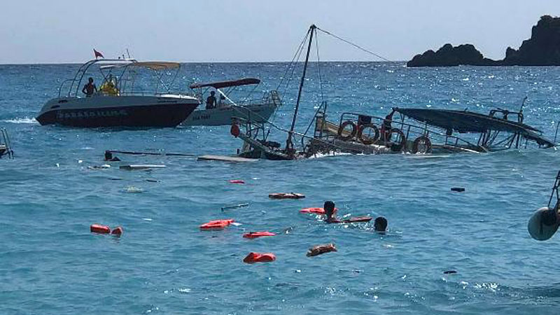 Tur teknesi battı! Denizde can pazarı
