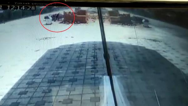 Yer: Bursa… Otomobille çarpıp ‘öldüresiye’ dövdüler Yer: Bursa… Otomobille çarpıp ‘öldüresiye’ dövdüler