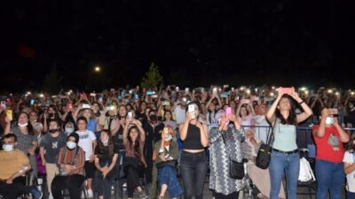 Cem Adrian coşkusu! On binlerce kişi konsere akın etti