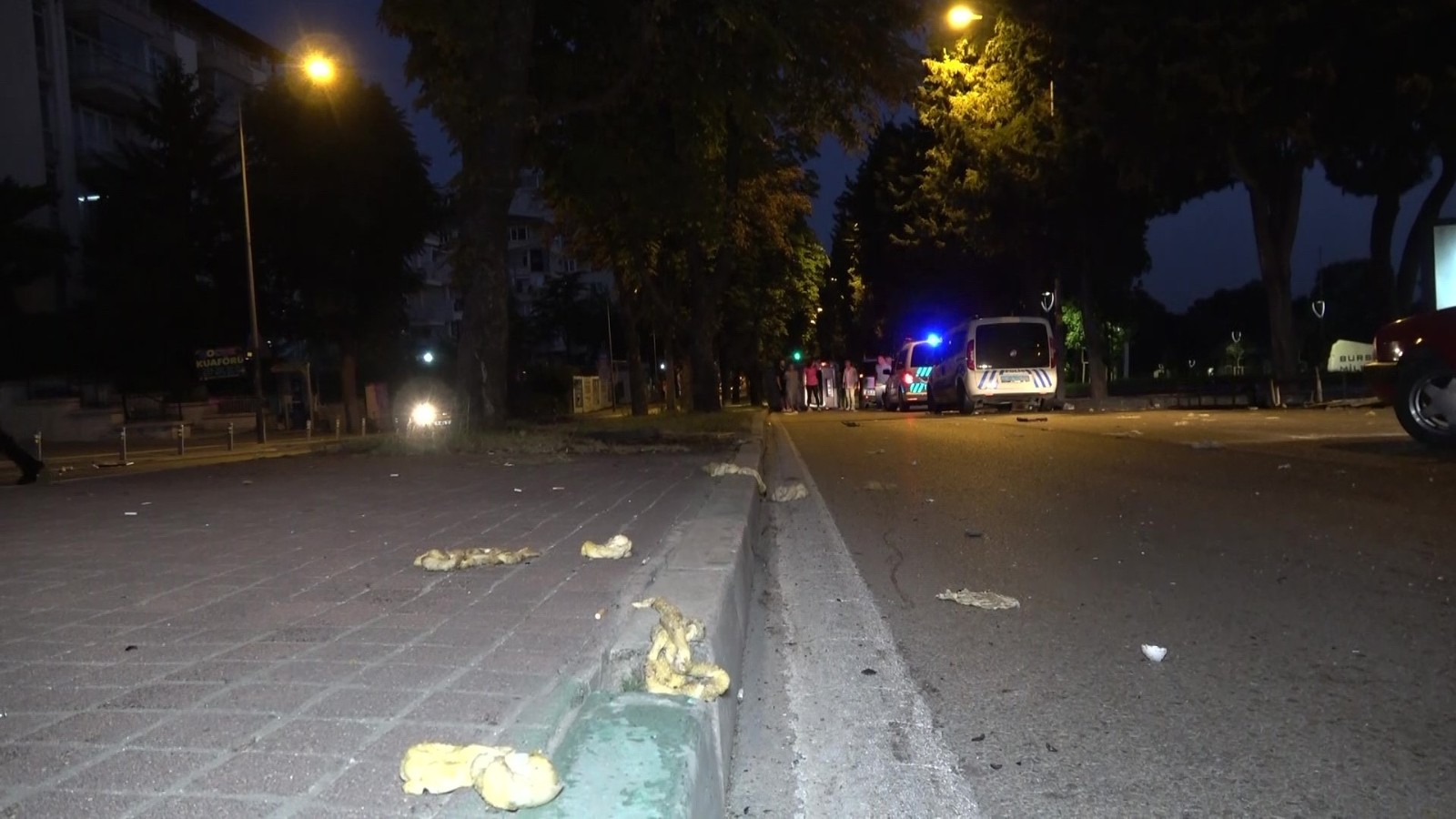 Bursa’da hamur yüklü hafif ticari araç takla attı