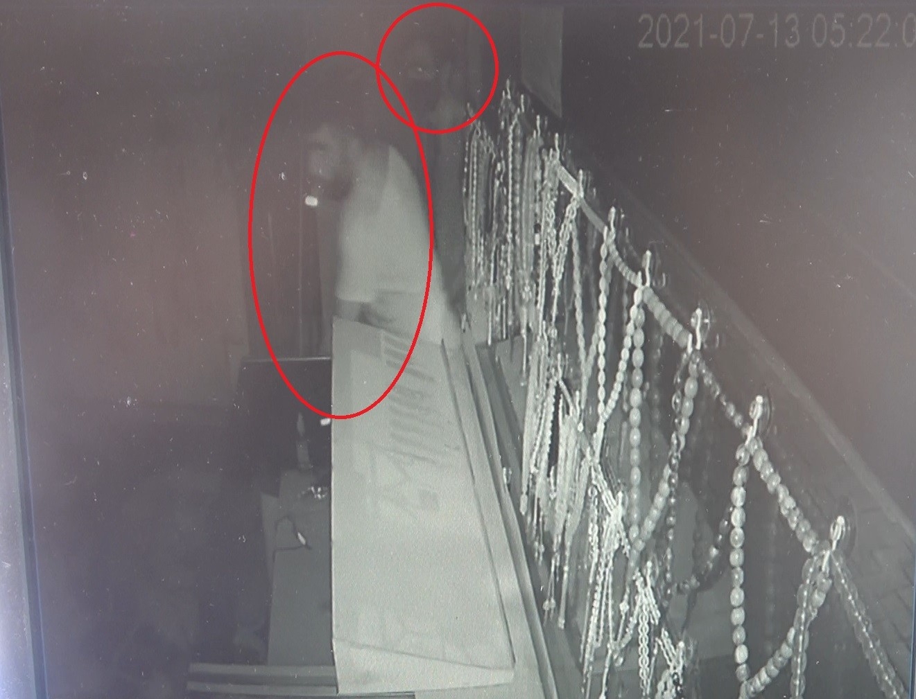 Bursa’da hırsızlar 200 bin liralık gümüş takıyı böyle çaldı