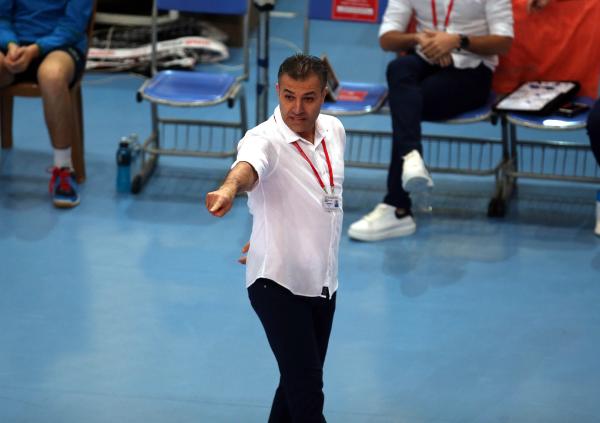 Bursa ekibi yeni hocasını açıkladı! Bursa ekibi yeni hocasını açıkladı!