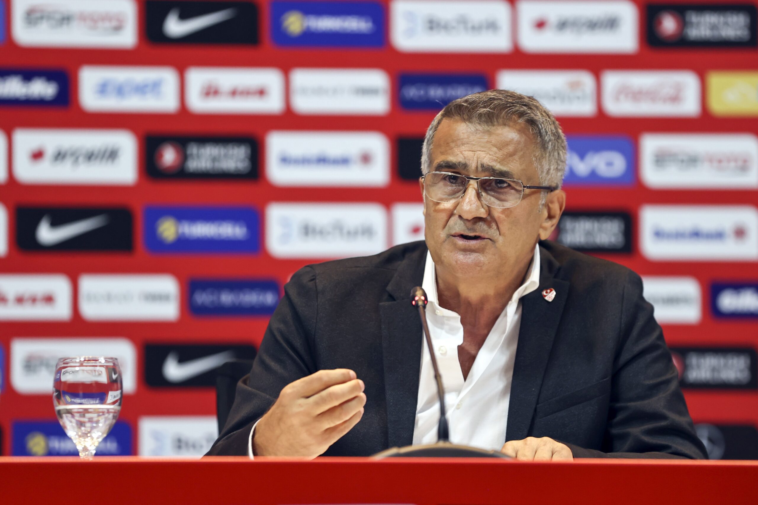 Şenol Güneş’le yollar ayrıldı! Şenol Güneş’le yollar ayrıldı!